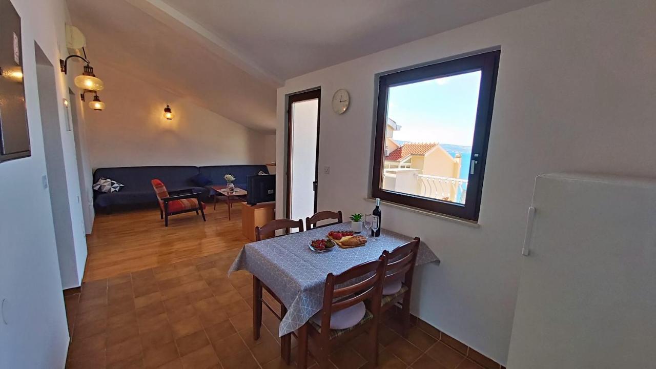 Apartment Roscic أوميس المظهر الخارجي الصورة