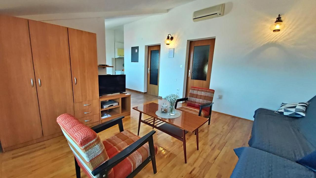 Apartment Roscic أوميس المظهر الخارجي الصورة