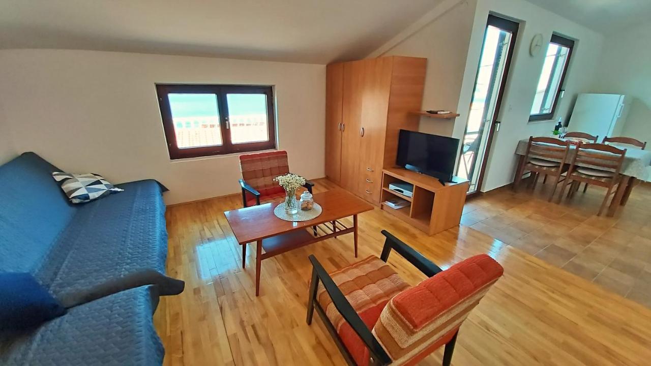 Apartment Roscic أوميس المظهر الخارجي الصورة