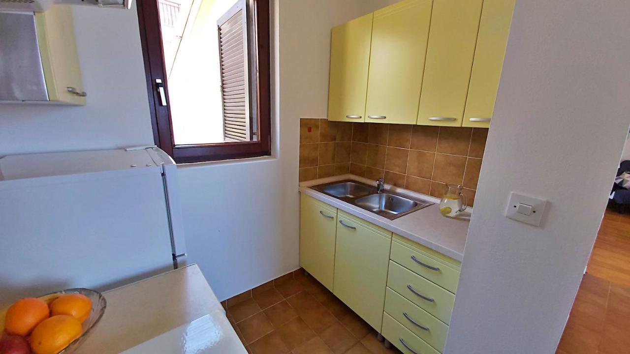 Apartment Roscic أوميس المظهر الخارجي الصورة