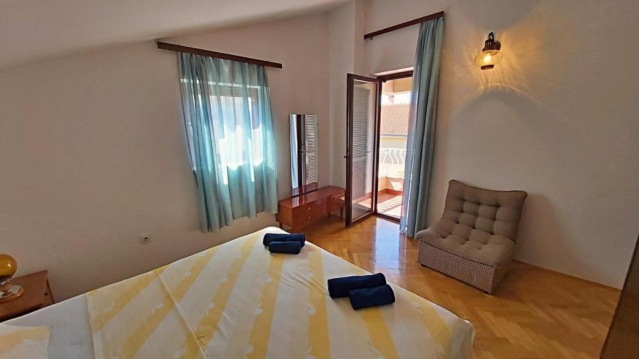 Apartment Roscic أوميس المظهر الخارجي الصورة